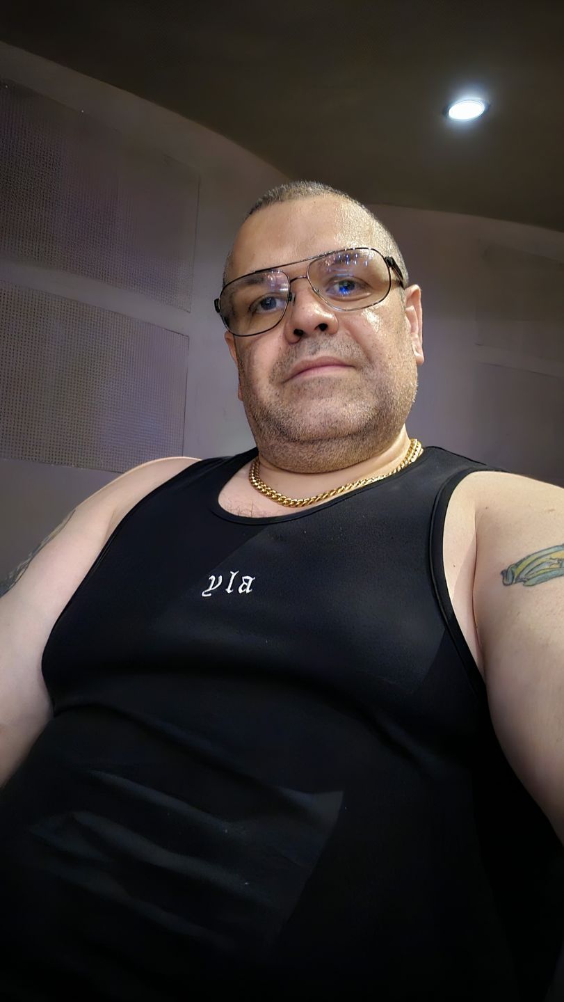 Customer photo review of Cuban Link Chain 10mm - Gold RG164