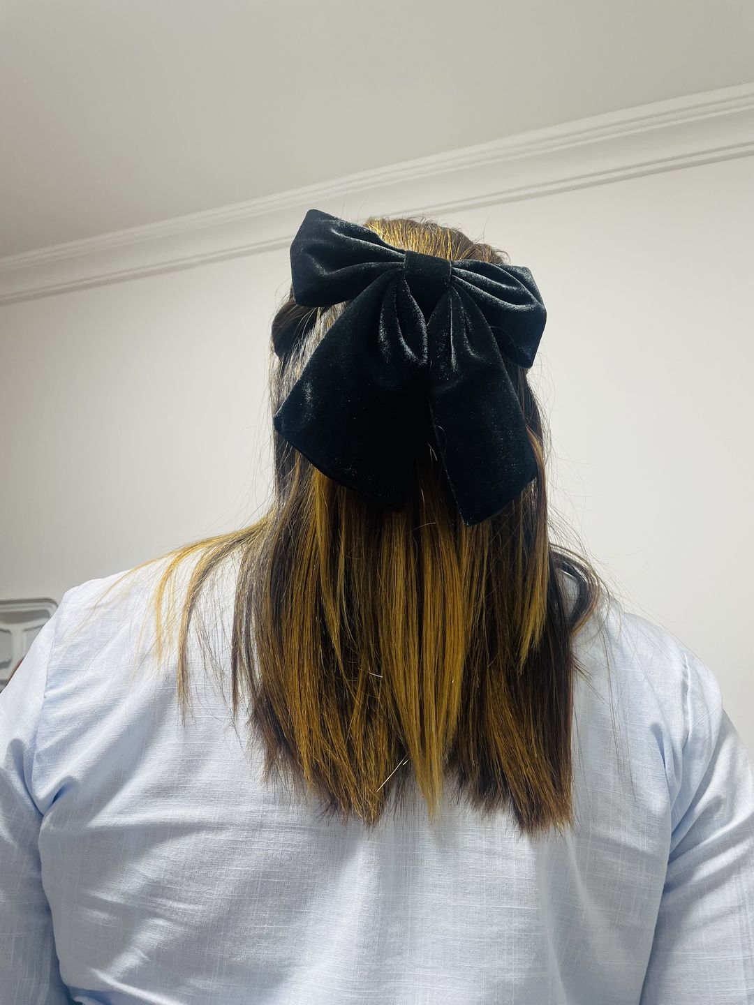 Customer photo review of Moño - Large Black Bow