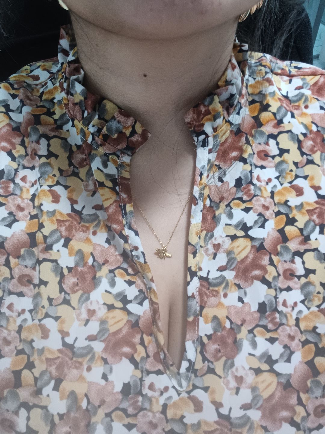 Customer photo review of Collar Queen Bee