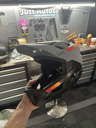 Customer photo review of Leatt Enduro 2.0 Full Face MTB Helmet