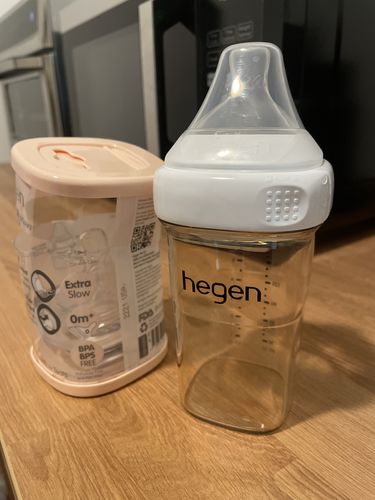 Customer photo review of Hegen PCTO™ 240ml/8oz Feeding Bottle PPSU, 2-Pack with 2 x Medium Flow Nipple (3 to 6 months)