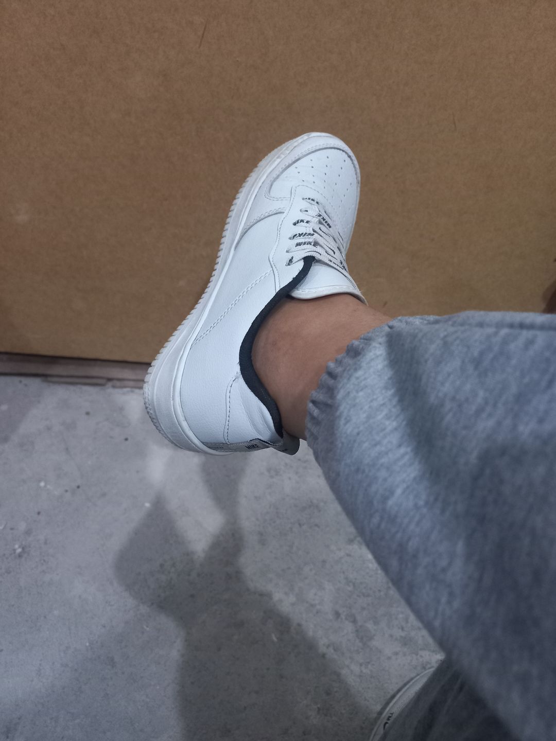 Customer photo review of Tenis 420 Blanco Negro Negro
