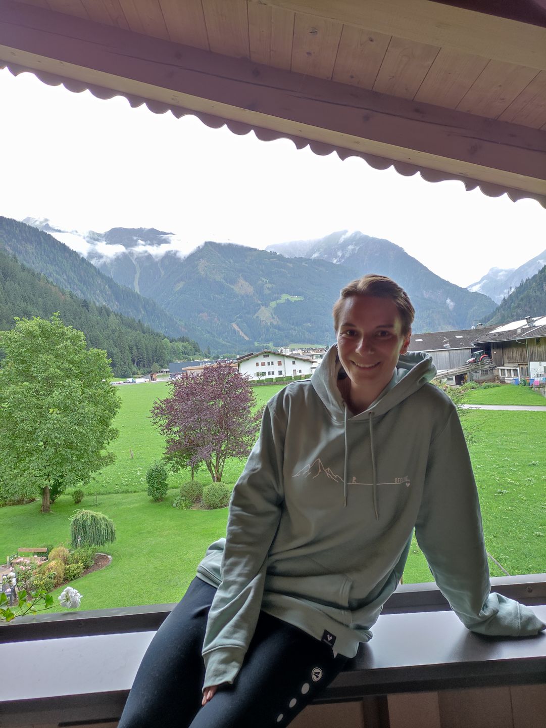 Customer photo review of Offline - Unisex Premium Organic Hoodie