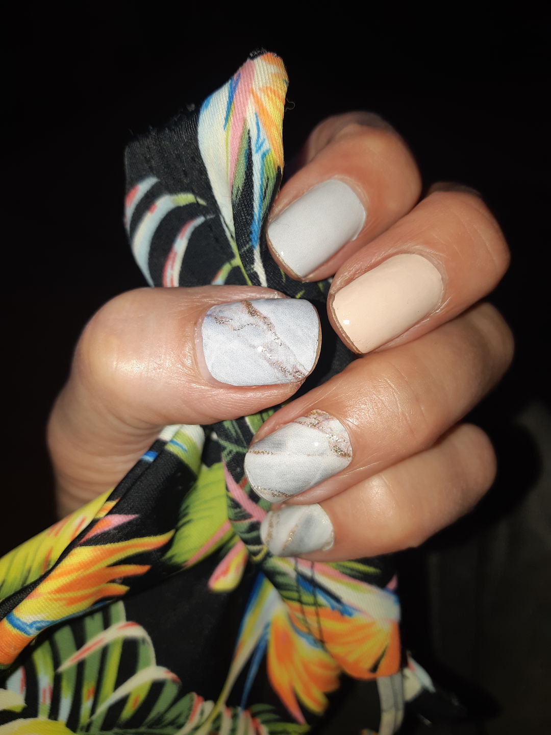 Customer photo review of Essence Esmalte Gel  Gloss 'N Roll