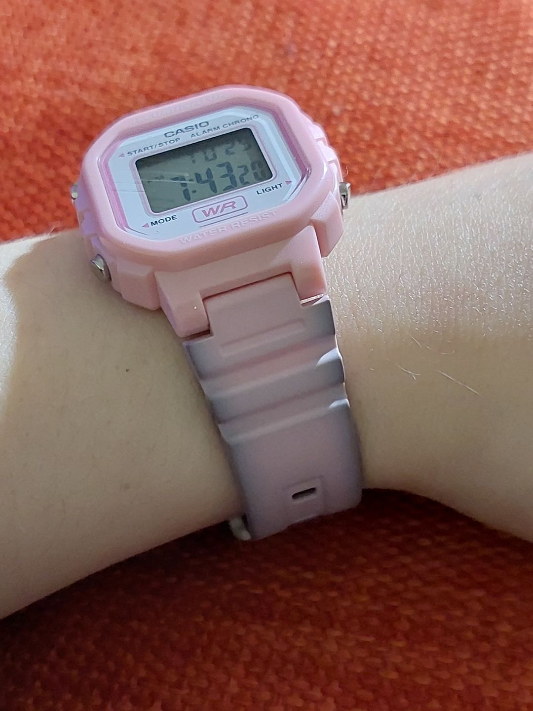 Customer photo review of Reloj Casio Vintage LA-20WH-4A1DF Rosado