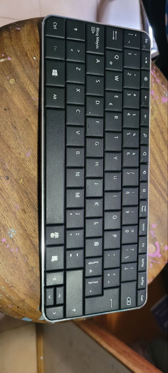 Customer photo review of Teclado Microsoft Wedge Bluetooth U6R-00004