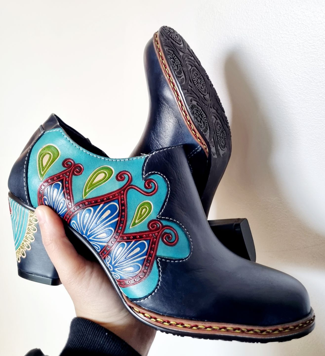 Customer photo review of Retro Pattern Leather Zipper Pumps