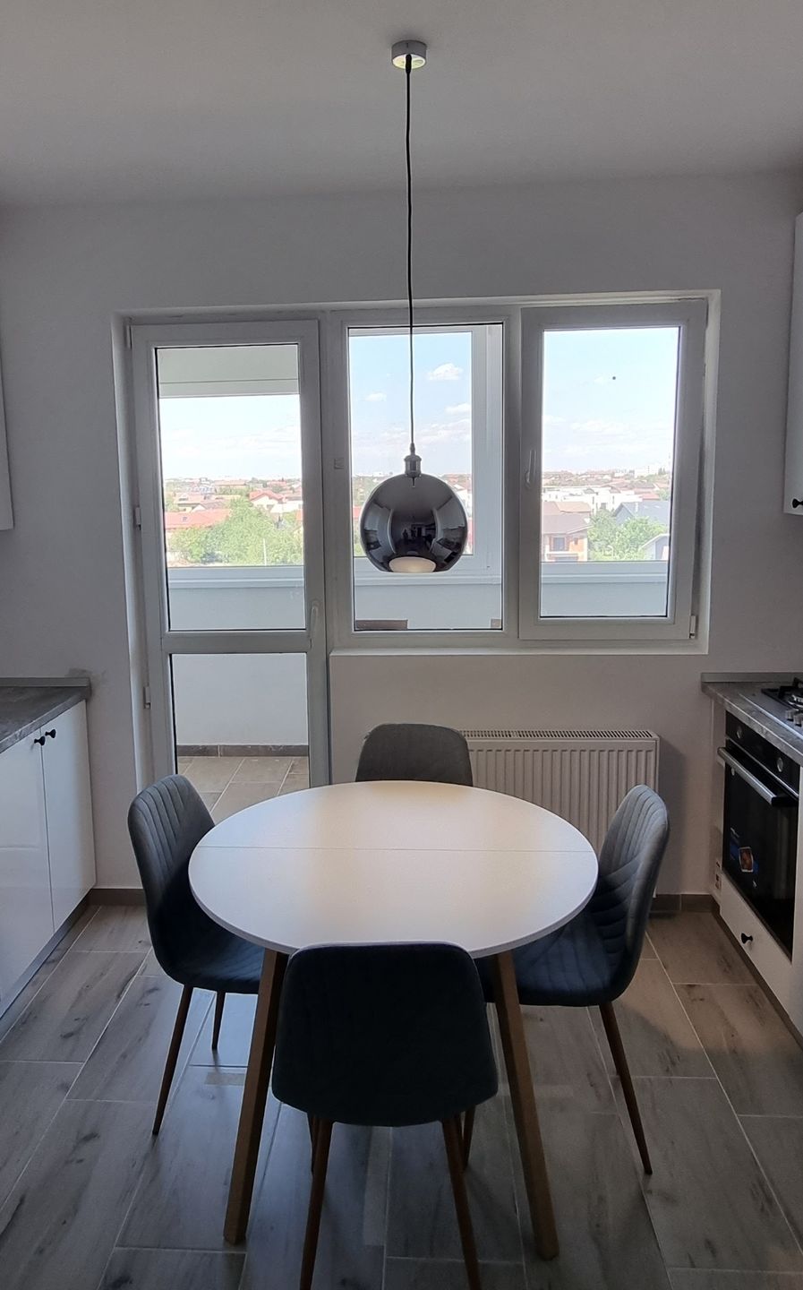 Customer photo review of Masa extensibila RUBEN, alb/stejar, 102/142x102x73 cm