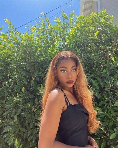 Customer photo review of Black Roots Ombre Honey Brown Body Wave Lace Frontal Wig