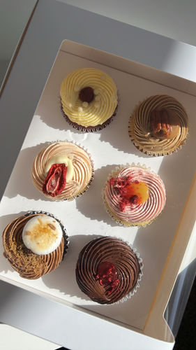 Customer photo review of Cupcakes