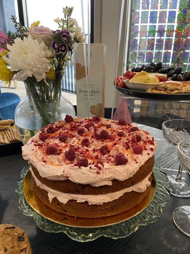 Customer photo review of Last Minute Cakes