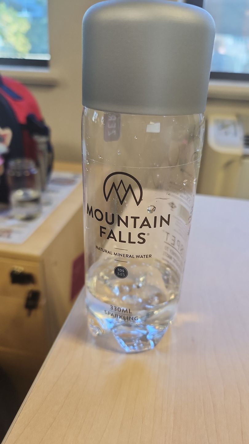 Customer photo review of 330ml Sparkling Mineral Water- ZEROPET Bottle (Pack of 24)