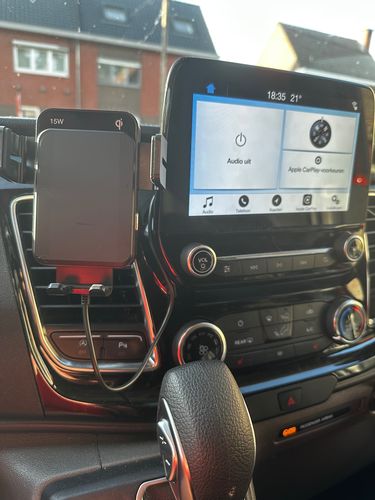 Customer photo review of Wegman Telefoonhouder met QI Draadloze Oplader Auto (15W autolader) - Ventilatierooster, Raam, Dashboard - Magsafe
