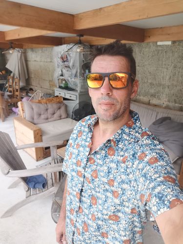 Customer photo review of Chemise boutonnée à manches courtes en coton décontracté à fleurs vintage pour hommes