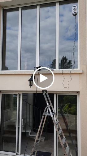 Customer video review of Robot lave vitre V3CLEAN