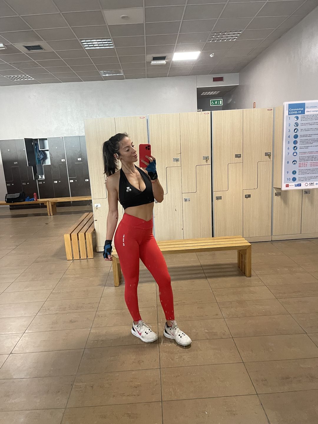 Customer photo review of LEGGINGS INTENSE RED