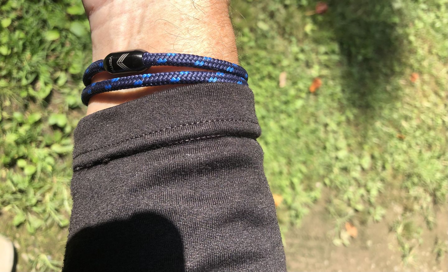 Customer photo review of Vertig Magnetic Paracord Bracelet Dark Blue