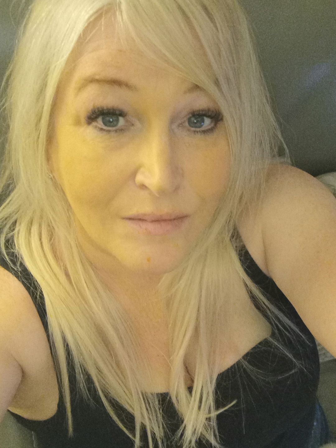 Customer photo review of 14" Seamless Five Piece Clip-in Human Hair Extension (95g)