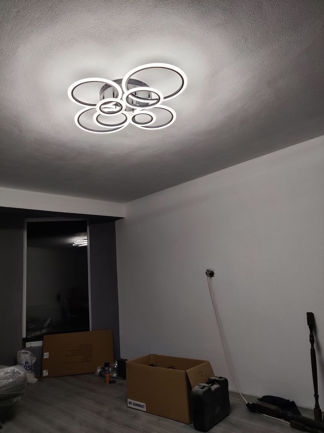 Customer photo review of Lustra LED Circle 4+4 Gigant Black Echivalent 1000W Telecomanda