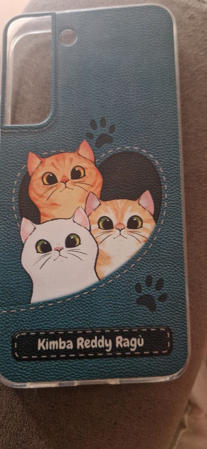 Customer photo review of Gatto con cuore aspetto similpelle - Custodia per il telefono personalizzata