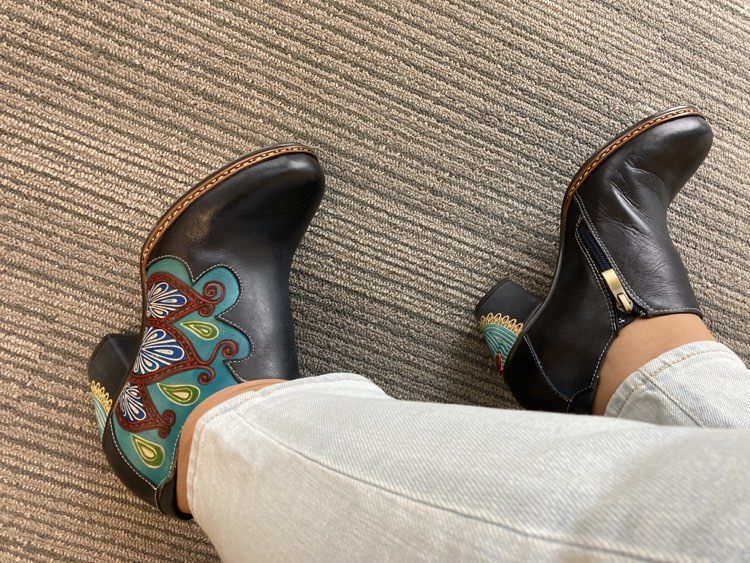 Customer photo review of Retro Pattern Leather Zipper Pumps