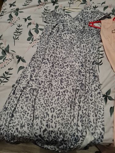 Customer photo review of Długa sukienka z nadrukiem z dekoltem w serek i krótkim rękawem