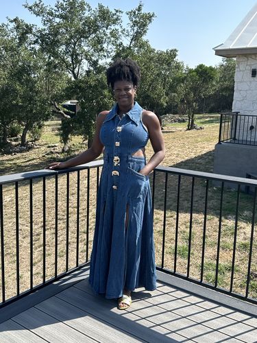 Customer photo review of Cut-Out Sleeveless Lapel Denim Dress