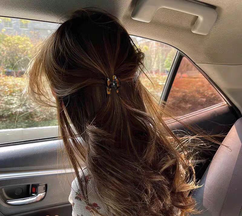 Customer photo review of kirite Mini Hair Claw
