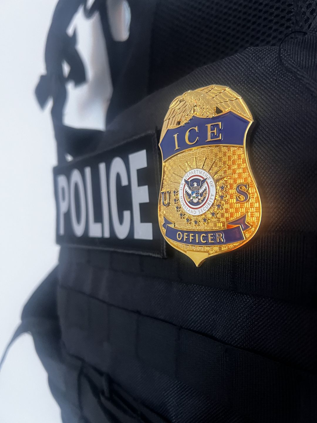 Customer photo review of US ICE Officer Badge Solid Copper Replica Movie Props