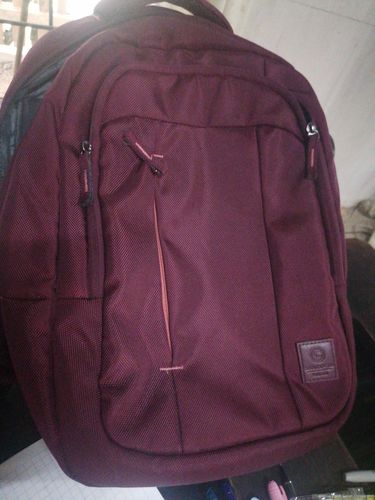 Customer photo review of Mochila Zilker Laptop 15.6" Cool Capital Vino