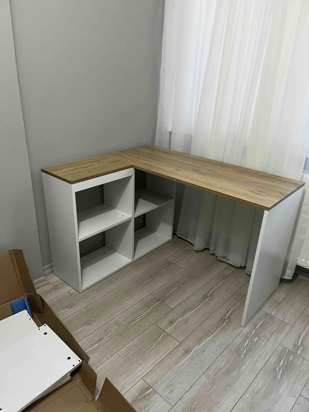 Customer photo review of Rani HA113 Çalışma Ofis Bilgisayar Masası 4 Raflı Köşeli Masa Beyaz - Sepet Ceviz 120 cm
