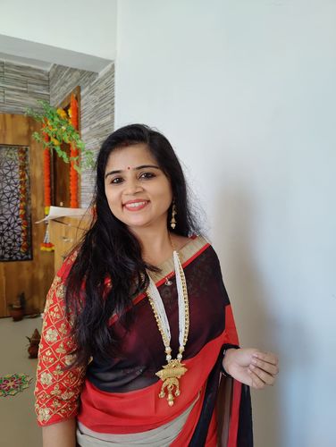 Customer photo review of Rubans Gold Plated HandCrafted Elegant Pearl Embellished Multi- Strand Necklace Set