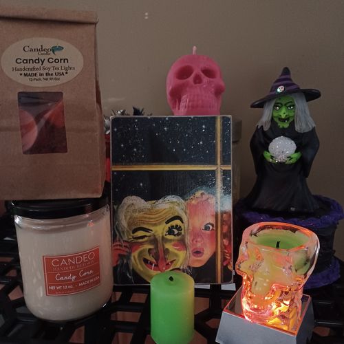 Customer photo review of Candy Corn, 14oz Soy Candle Jar