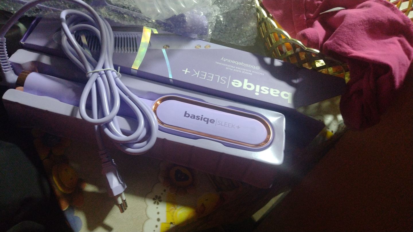 Customer photo review of SLEEK PLUS | Escova Alisadora + Clip Finalizador