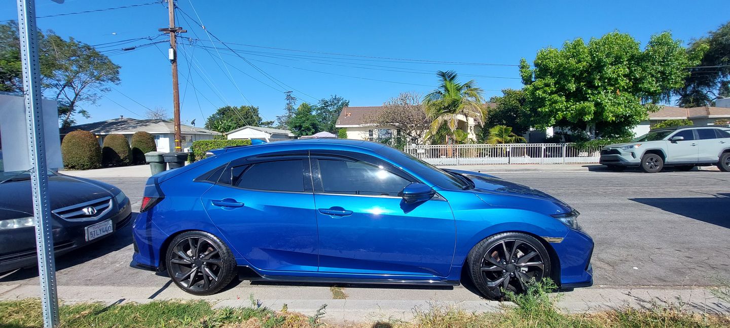 Customer photo review of 2016-21 Honda Civic Hatchback Tape-On Window Visors Wind Deflectors Rain Guards