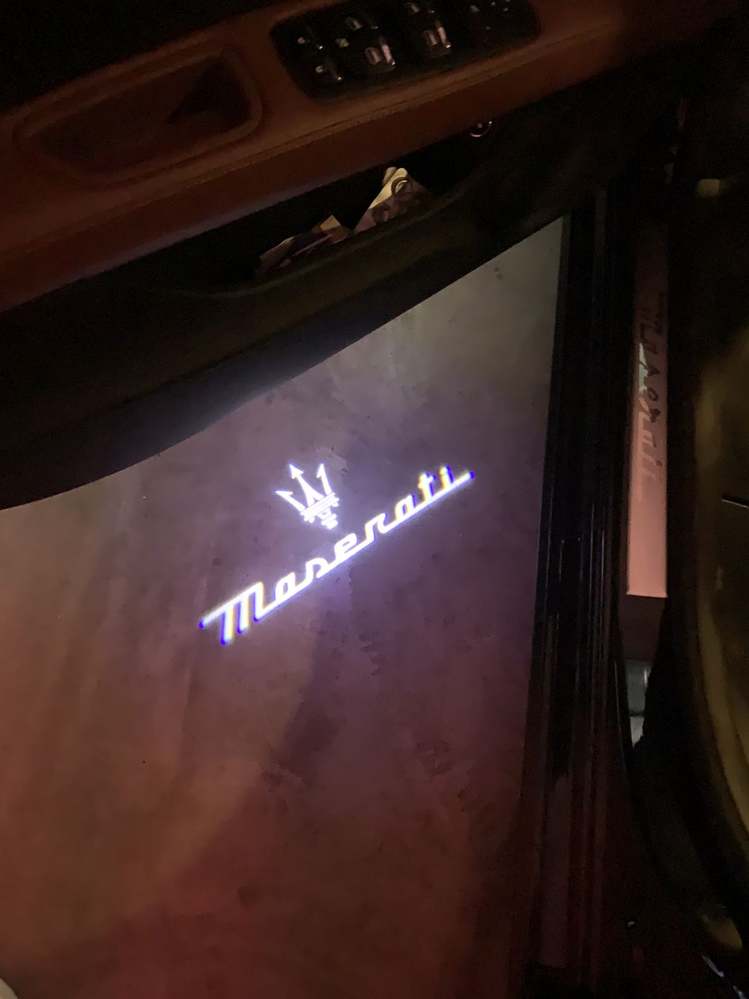 Customer photo review of Maserati Original LOGO PROJECROTR LIGHTS Nr.22 (quantity 1 = 1 sets/2 door lights)