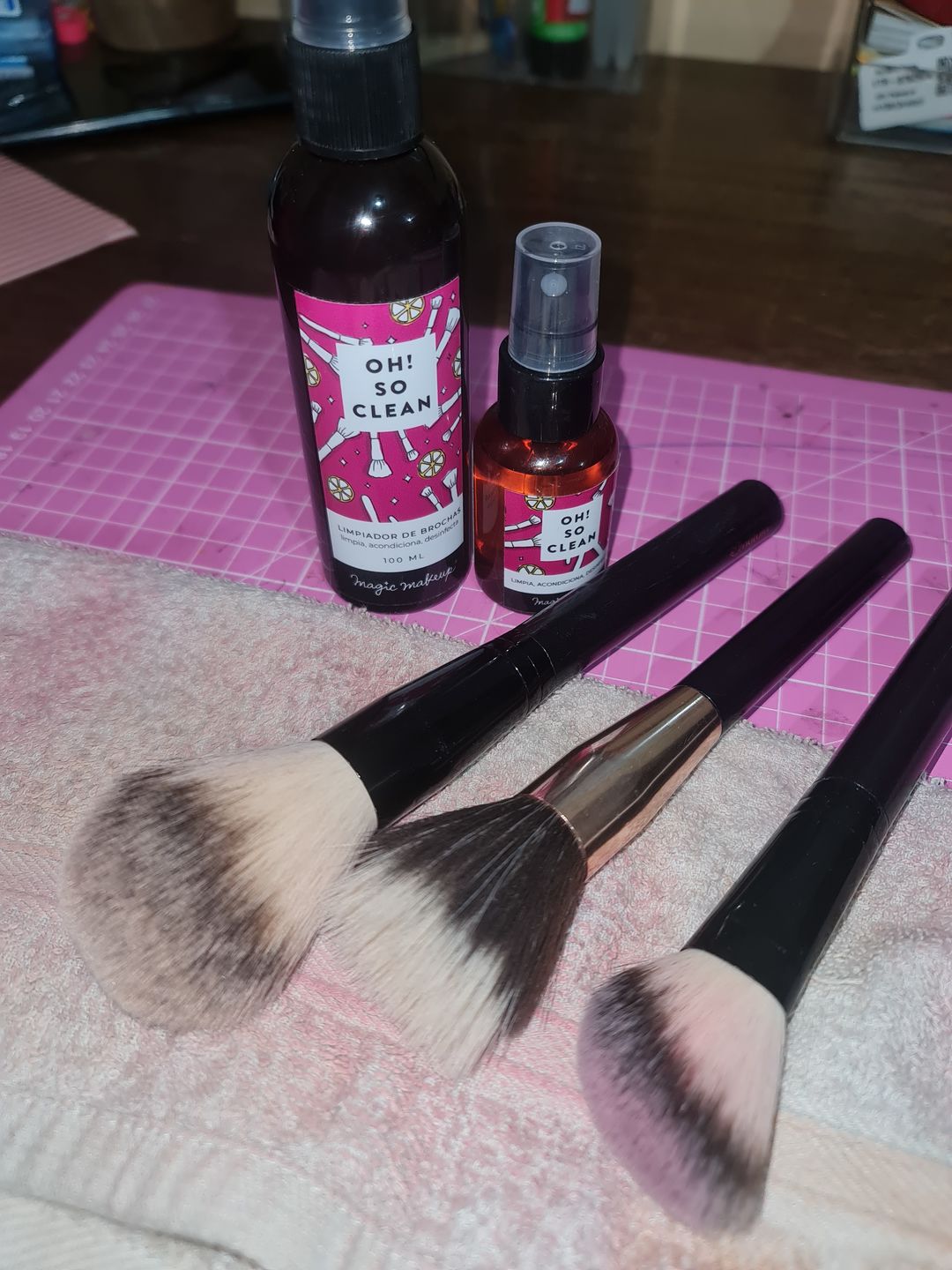 Customer photo review of ✭OH! SO CLEAN✭ limpiador instantáneo de brochas- TRAVEL SIZE