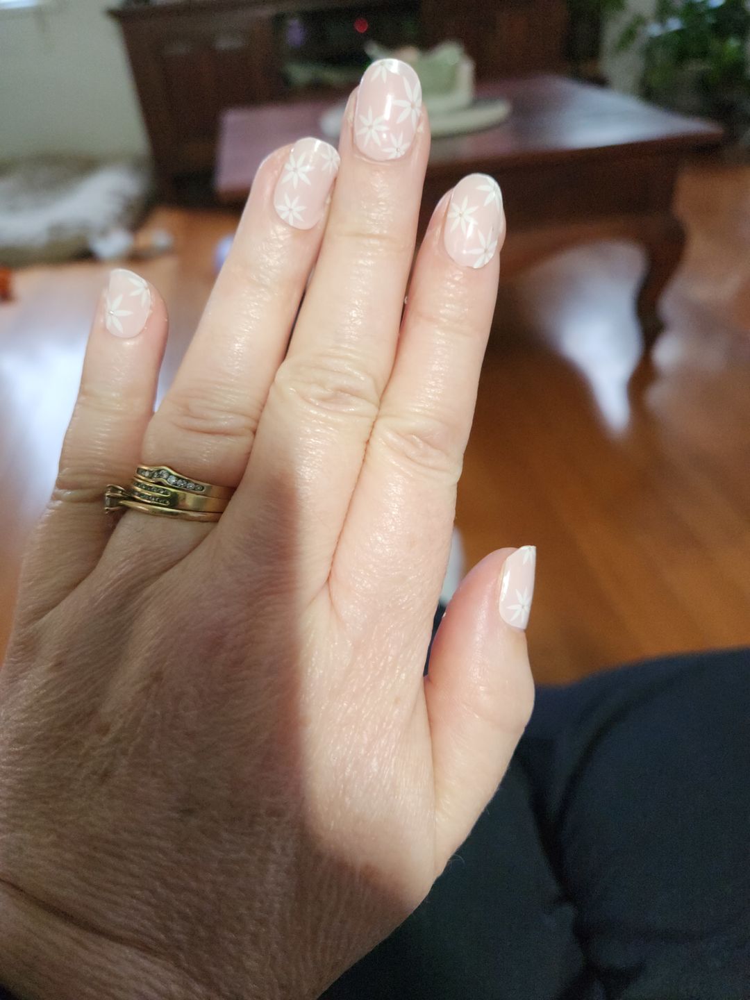 Customer photo review of Pretty Pink Daisies DIY Semicured Gel Nail Sticker Kit