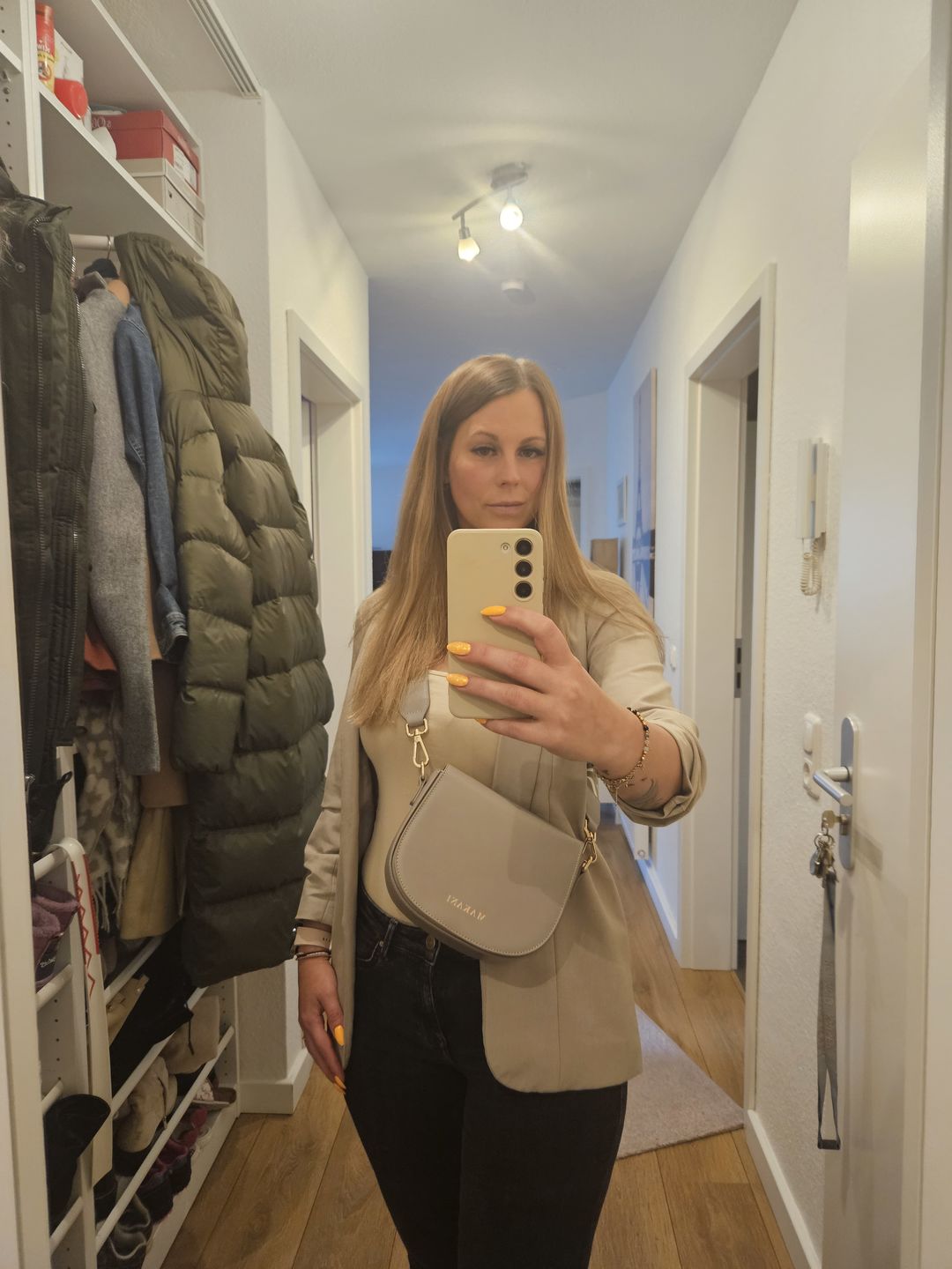 Customer photo review of JASMIN - TAUPE
