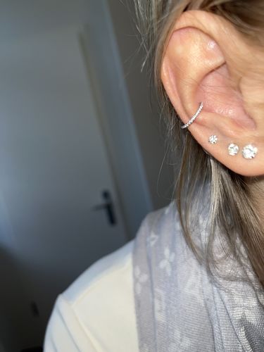 Customer photo review of Simple Pave Clicker Piercing Silber