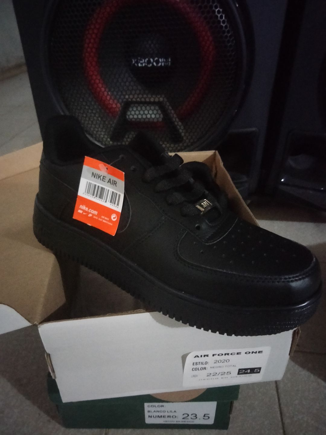 Customer photo review of Tenis 275 Negro Total