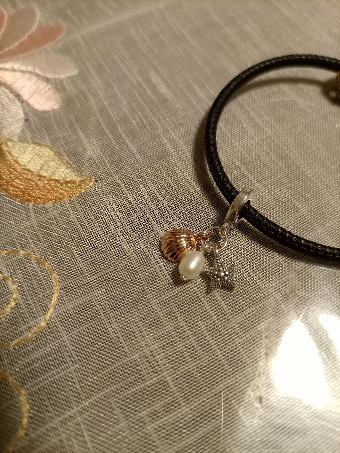 Customer photo review of Charm Conchita de Mar con Perla