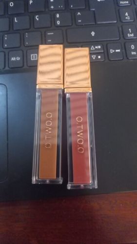 Customer photo review of O.TWO.O HIGH ENERGY HEAVY MIST MATTE LIP GLAZE