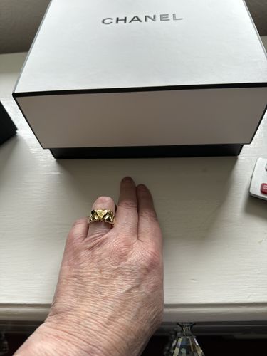 Customer photo review of Balloon Hearts Band Ring