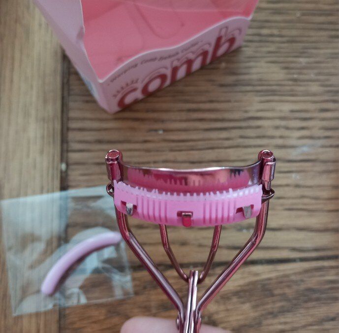 Customer photo review of O.TWO.O NEW EYELASH CURLER