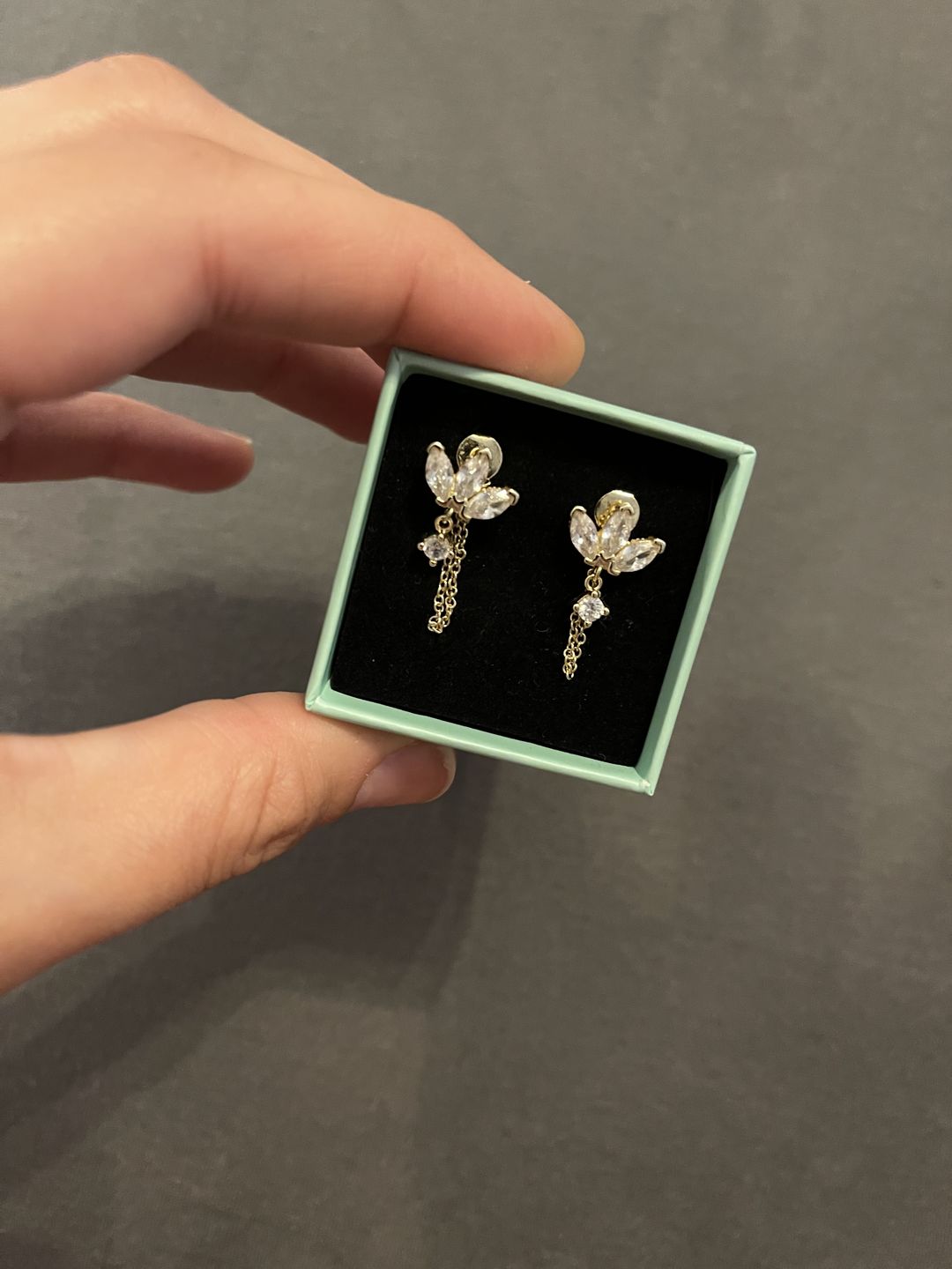 Customer photo review of Limitless Sky Lotus Ohrstecker 14K Vergoldet