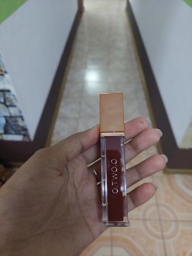 Customer photo review of O.TWO.O HIGH ENERGY HEAVY MIST MATTE LIP GLAZE