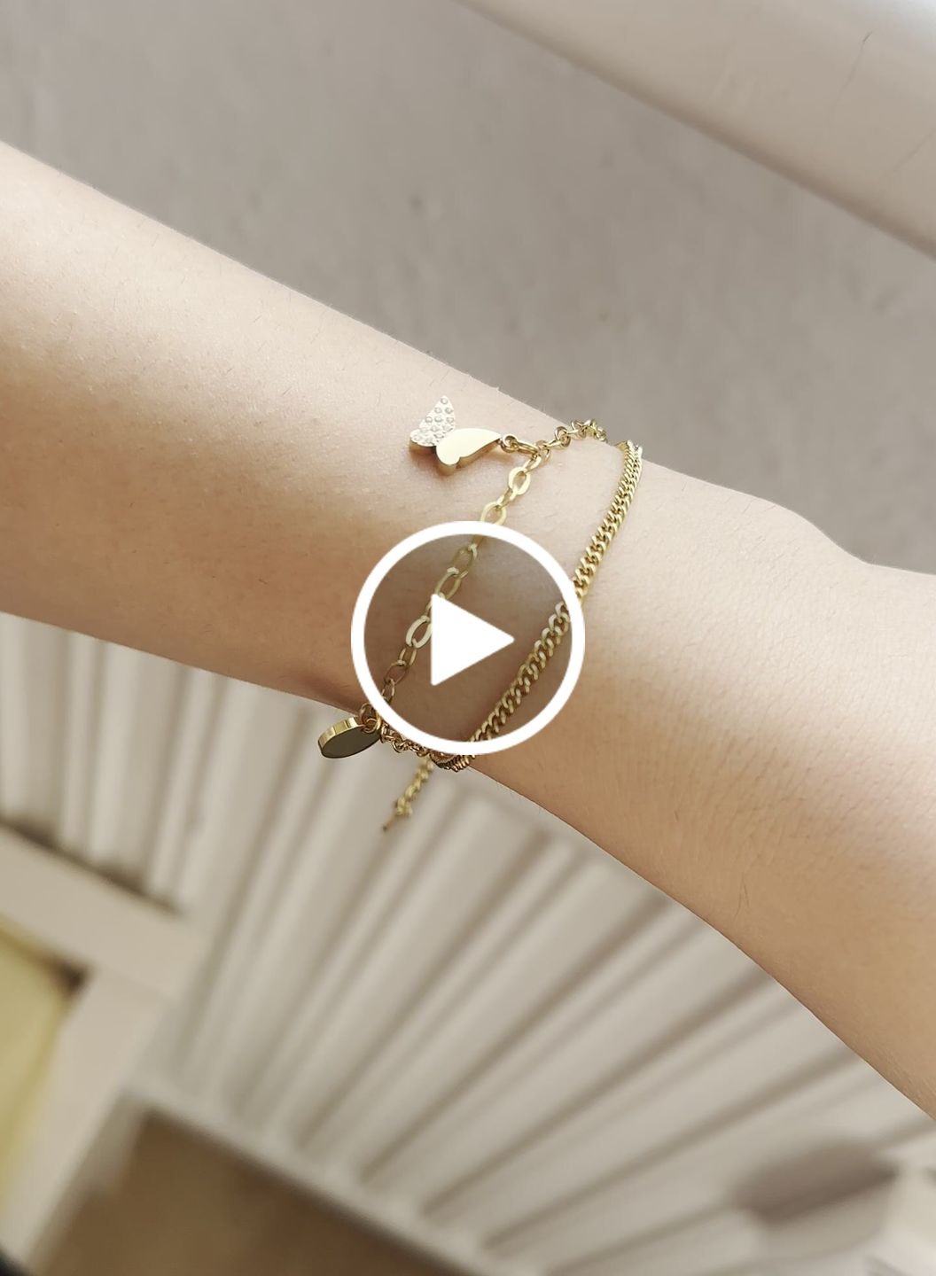 Customer video review of Crystal Butterfly Armband | 18K vergoldet