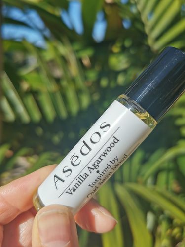 Customer photo review of VANILLA AGARWOOD PERFUME OIL