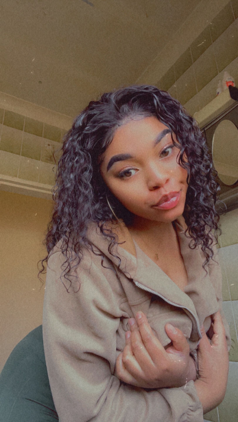Customer photo review of Gorgeous 20-inch Malaysian Long Curly Wig with Lace Closure - Premium Human Hair